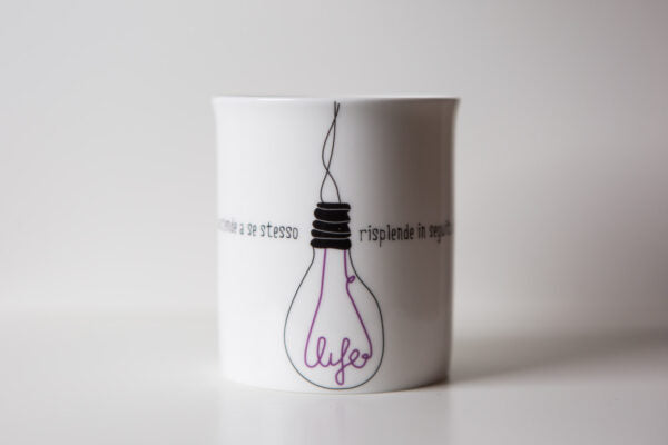 Tazza letteraria - Solo la luce che uno accende a se stesso risplende in seguito anche per gli altri - Arthur Schopenahauer